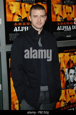 Justin Timberlake arriving at the ALPHA DOG Premiere at the Arclight Theatre in Los Angeles. January 3, 2007  3/4 eye contact 04 TimberlakeJustin115 Red Carpet Event, Vertical, USA, Film Industry, Celebrities,  Photography, Bestof, Arts Culture and Entertainment, Topix Celebrities fashion /  Vertical, Best of, Event in Hollywood Life - California,  Red Carpet and backstage, USA, Film Industry, Celebrities,  movie celebrities, TV celebrities, Music celebrities, Photography, Bestof, Arts Culture and Entertainment,  Topix, vertical, one person,, from the years , 2006 to 2009, inquiry tsuni@Gamma- Stock Photo