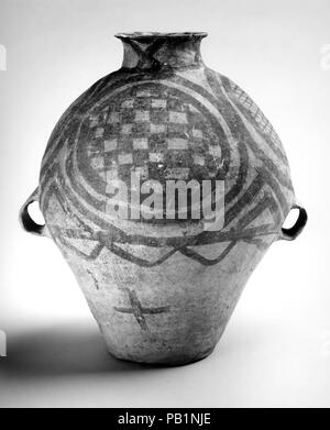 Ovoid Jar (Hu). Culture: China. Dimensions: H. 13 in. (33 cm). Museum: Metropolitan Museum of Art, New York, USA. Stock Photo