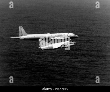 A-7E VA-27 IL-38 1981. An air-to-air right side view of a Soviet Il-38 Ilyushin aircraft, NATO designation 'May,' and a U. S. Navy A-73 Corsair II aircraft from Attack Squadron 27 (VA-27) assigned to Carrier Air Wing 14 (CVW-14).  The smaller U.S. Navy aircraft is being piloted by LCDR Dave Park. Stock Photo