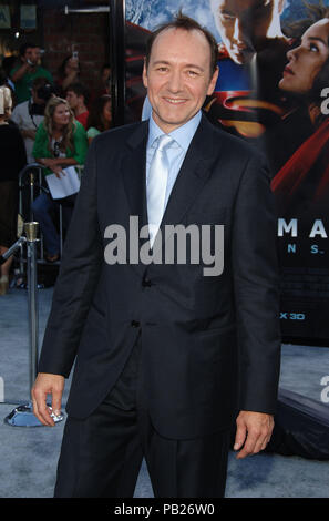 Kevin Spacey  arriving at the SUPERMAN RETURNS Premiere at the Westwood Village Theatre in Los Angeles. June 21, 2006.25 SpaceyKevin143 Red Carpet Event, Vertical, USA, Film Industry, Celebrities,  Photography, Bestof, Arts Culture and Entertainment, Topix Celebrities fashion /  Vertical, Best of, Event in Hollywood Life - California,  Red Carpet and backstage, USA, Film Industry, Celebrities,  movie celebrities, TV celebrities, Music celebrities, Photography, Bestof, Arts Culture and Entertainment,  Topix, vertical, one person,, from the years , 2006 to 2009, inquiry tsuni@Gamma-USA.com - Thr Stock Photo