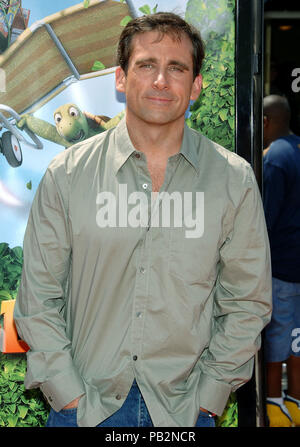 Steve Carell arriving at the OVER THE HEDGE Premiere at the Westwood Theatre  in Los Angeles. April 30,  2006.CarellSteve017 Red Carpet Event, Vertical, USA, Film Industry, Celebrities,  Photography, Bestof, Arts Culture and Entertainment, Topix Celebrities fashion /  Vertical, Best of, Event in Hollywood Life - California,  Red Carpet and backstage, USA, Film Industry, Celebrities,  movie celebrities, TV celebrities, Music celebrities, Photography, Bestof, Arts Culture and Entertainment,  Topix, vertical, one person,, from the years , 2006 to 2009, inquiry tsuni@Gamma-USA.com - Three Quarters Stock Photo