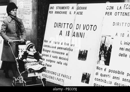 italy, demonstration for  the vote  at  18 years, 1975 Stock Photo