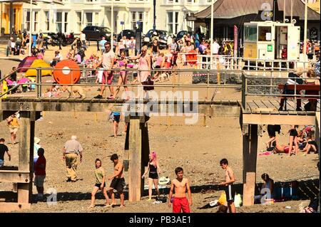 Aberystwyth Wales UK, Thursday 26 July 2018  UK Weather: People at the seaside in Aberystwyth on yet another scorchingly hot day in the continuing long summer heatwave that has covered the UK   photo © Keith Morris / Alamy Live News Stock Photo