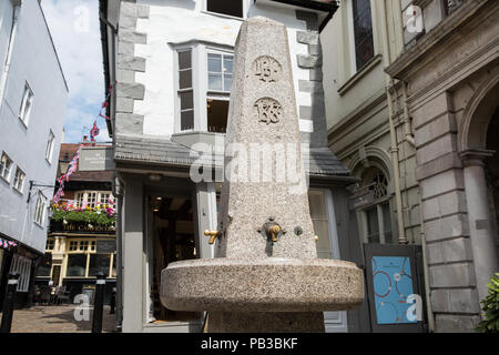 Windsor, UK. 26th July, 2018. UK Weather: A drinking fountain erected outside the Guildhall in 1878 has proved very popular during the prolonged summer heatwave. Temperatures have already reached 35C today at nearby Heathrow airport. Credit: Mark Kerrison/Alamy Live News Stock Photo