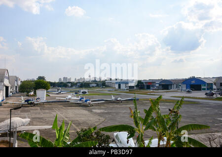 SÃO PAULO, SP - 26.07.2018: AEROPORTO CAMPO DE MARTE SP - Campo de Marte airport in the north of São Paulo, turns 89 on Thursday (26). In the photo small airplanes, and helicopters in front of hangar. (Photo: Roberto Casimiro/Fotoarena) Stock Photo