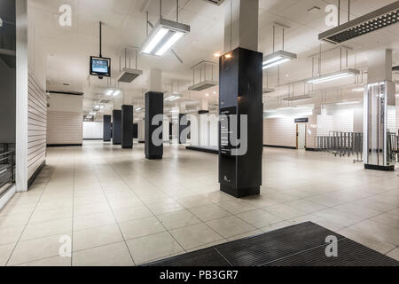 bhs store empty after closing down blackpool lancashire england uk Stock Photo
