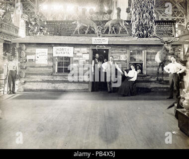 1270 Roosevelt Cabin in the North Dakota exhibit in the Palace of Agriculture at the 1904 World's Fair Stock Photo