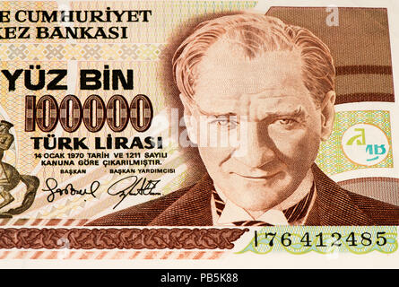 100000 Turkish liras bank note. Turkish lira is the national currency ...