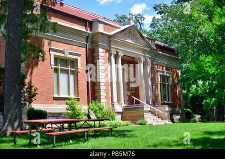Elgin, Illinois, USA. The Elgin Public Museum or  Elgin Public Museum of Natural History and Anthropology located in Lords Park. Stock Photo