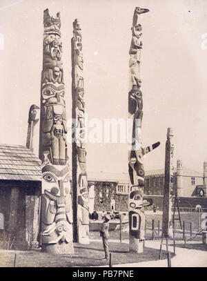 The totem poles outside the Alaska Building at the 1904 World's Fair ...