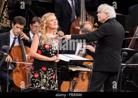 Berlin, Deutschland. 24th June, 2018. 19/Berliner Philharmoniker, conductor Sir Simon Rattle with his wife, the mezzo-soprano Magdalena Kozena, live in the Berlin Waldbuehne on 24.06.2018. Classical, Orchestra, Last Concert with Sir Simon Rattle, Music | usage worldwide Credit: dpa/Alamy Live News Stock Photo