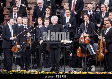 Berlin, Deutschland. 24th June, 2018. 19/Berliner Philharmoniker, conductor Sir Simon Rattle live in the Berlin Waldbuehne on 24.06.2018. Classical, Orchestra, Last Concert with Sir Simon Rattle, Music | usage worldwide Credit: dpa/Alamy Live News Stock Photo