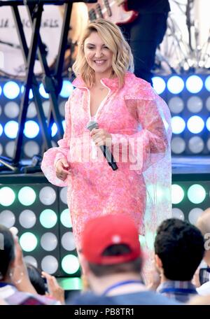 Julia Michaels out and about for Keith Urban in Concert on the NBC Today  Show, Rockefeller Plaza, New York, NY August 2, 2018. Photo By: Derek Storm/ Everett Collection Stock Photo - Alamy