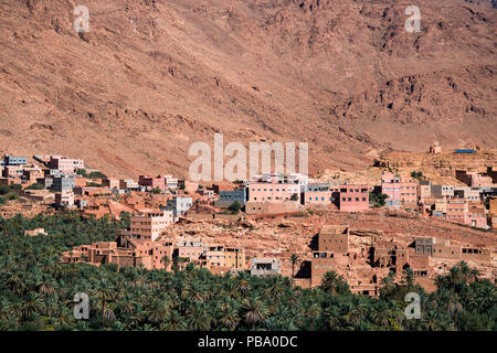 Landscape view of Atlas mountains and oasis around Douar Ait Boujane village in Todra gorge in Tinghir, Morocco Stock Photo