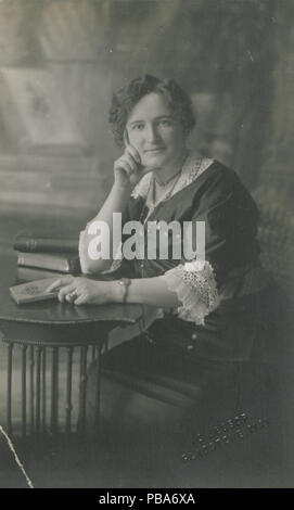 1066 Mrs Nellie McClung (HS85-10-30649) Stock Photo