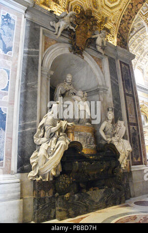 Monument to Pope Innocent XI (Sept 21, 1676 to August 12, 1689) Benedetto Odescalchi by P.E. Monnot in St. Peter's Basilica in St. Peter's Square, Vat Stock Photo