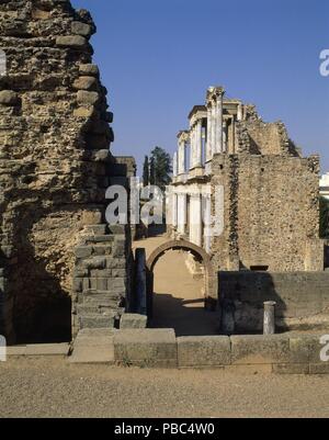 VISTA DEL ESCENARIO Y PARTE DE LA ORQUESTA DEL TEATRO ROMANO DESDE UN LATERAL - SIGLO I AC. Location: TEATRO ROMANO-EDIFICIO. Stock Photo