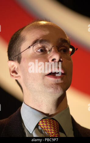 Simon Thomas MP for Ceredigion speaking at the Plaid Cymru Spring Conference 2002 in Swansea, South Wales, UK Stock Photo