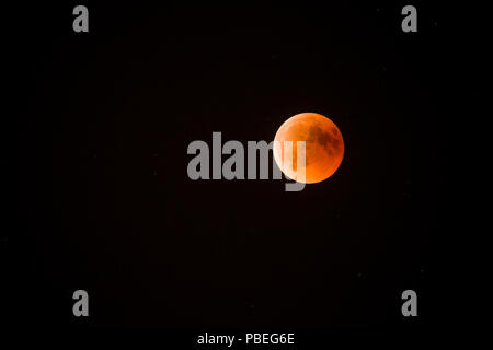 Bern Switzerland 27th July 2018 Total Lunar Eclipse In The Night Sky Of The Swiss Capital Thousands Of People Were Enjoying The Spectacle On The Streets In This Mild Summer Night Credit Simon Zenger Alamy Live News Stock Photo Alamy