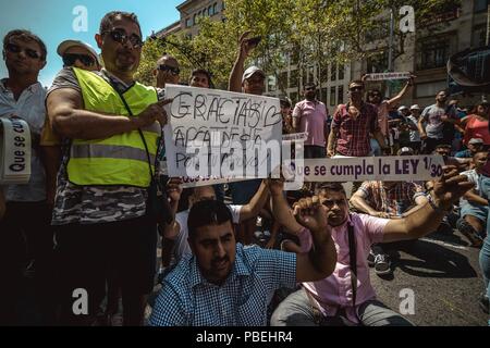 Barcelona, Spain. 28 July, 2018:  Taxi drivers shout slogans to protest the growing use of ride-hailing services which they consider an unfair competition during an unlimited strike. Credit: Matthias Oesterle/Alamy Live News Stock Photo