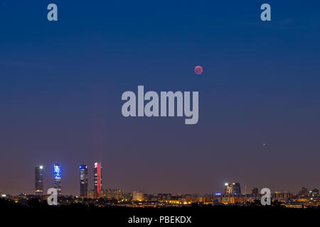 Madrid, Spain. 27th July, 2018. A blood moon over Madrid skyline during a total lunar eclipse, the longest of the century and coinciding with the closest approach of Mars to Earth, in Madrid, Spain. Credit: Marcos del Mazo/Ģ����ý Live News Stock Photo