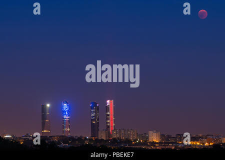Madrid, Spain. 27th July, 2018. A blood moon over Madrid skyline during a total lunar eclipse, the longest of the century and coinciding with the closest approach of Mars to Earth, in Madrid, Spain. Credit: Marcos del Mazo/Ģ����ý Live News Stock Photo