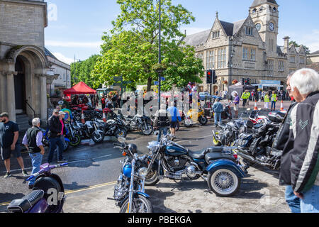 Calne, Wiltshire, UK, 28th July 2018  Motorcycles and crowds across the road from the town hall in Calne for the Calne bike meet  Credit Estelle Bowden/Alamy live news Stock Photo