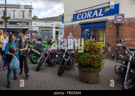 Calne, Wiltshire, UK, 28th July 2018  Bikes parked in a pedestrian walk through at Calne bike meet  Credit Estelle Bowden/Alamy live news Stock Photo