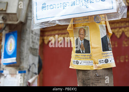 Siem Reap, Cambodia. Saturday, 28th July 2018: Cambodian general election campaign posters in Siem Reap. The polls open on Sunday 29th July. Credit: Nando Machado/Alamy Live News Credit: Nando Machado/Alamy Live News Credit: Nando Machado/Alamy Live News Credit: Nando Machado/Alamy Live News Stock Photo