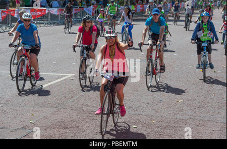The Mall, London, UK. 28 July, 2018. The Prudential Ride London Freecycle gives everyone the chance to travel around the centre of London on a traffic free route of eight miles, joining the route at any point. Credit: Malcolm Park/Alamy Live News. Stock Photo