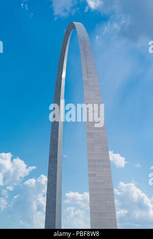 St Louis Gateway Arch in Missouri against a blue sky Stock Photo