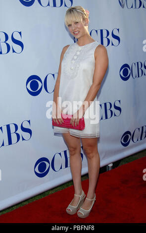 Kaley cuoco white dress best sale