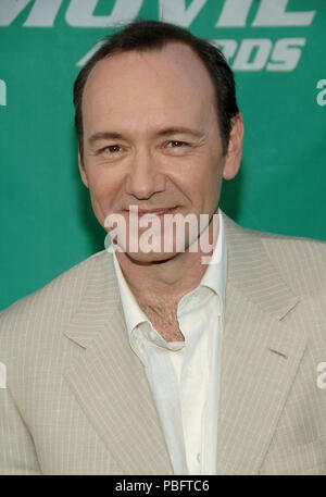 Kevin Spacey arriving at the MTV Movie Awards at the Sony Lot in Los Angeles. June 3, 2006.25 SpaceyKevin036 Red Carpet Event, Vertical, USA, Film Industry, Celebrities,  Photography, Bestof, Arts Culture and Entertainment, Topix Celebrities fashion /  Vertical, Best of, Event in Hollywood Life - California,  Red Carpet and backstage, USA, Film Industry, Celebrities,  movie celebrities, TV celebrities, Music celebrities, Photography, Bestof, Arts Culture and Entertainment,  Topix, headshot, vertical, one person,, from the year , 2006, inquiry tsuni@Gamma-USA.com Stock Photo