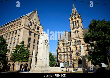 Town hall and Manchester Cenotaph First World War memorial designed by Sir Edwin Lutyens for St Peter's Square Manchester city centre Stock Photo