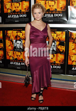 Dominique Swain arriving at the ALPHA DOG Premiere at the Arclight Theatre in Los Angeles. January 3, 2007  full length eye contact SwainDominique057 Red Carpet Event, Vertical, USA, Film Industry, Celebrities,  Photography, Bestof, Arts Culture and Entertainment, Topix Celebrities fashion /  Vertical, Best of, Event in Hollywood Life - California,  Red Carpet and backstage, USA, Film Industry, Celebrities,  movie celebrities, TV celebrities, Music celebrities, Photography, Bestof, Arts Culture and Entertainment,  Topix, vertical, one person,, from the year , 2007, inquiry tsuni@Gamma-USA.com  Stock Photo