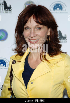 Marilu Henner arriving at GRIFFITH OBSERVATORY Re-Opening in Los Angeles.  headshot smile eye contactHennerMarilu097 Red Carpet Event, Vertical, USA, Film Industry, Celebrities,  Photography, Bestof, Arts Culture and Entertainment, Topix Celebrities fashion /  Vertical, Best of, Event in Hollywood Life - California,  Red Carpet and backstage, USA, Film Industry, Celebrities,  movie celebrities, TV celebrities, Music celebrities, Photography, Bestof, Arts Culture and Entertainment,  Topix, headshot, vertical, one person,, from the year , 2006, inquiry tsuni@Gamma-USA.com Stock Photo