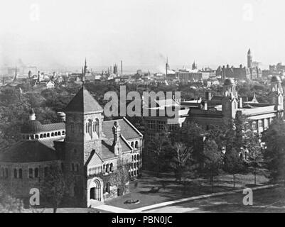 . English: Looking southward across the University of Toronto campus, showing the University Library and the New Medical School building. A view of Toronto and its (then) new City Hall visible in background. circa 1907 935 Looking southward across the University of Toronto, Ontario, campus, c. 1907 Stock Photo