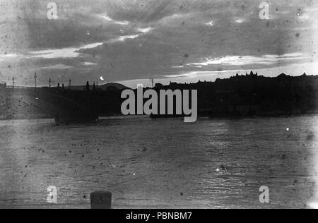 997 Margit híd és a szigeti bejáró az Újpesti rakpartról nézve. Fortepan 52748 Stock Photo
