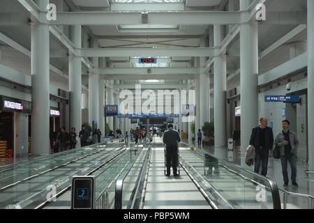 Incheon Airport international terminal gates and people Stock Photo - Alamy