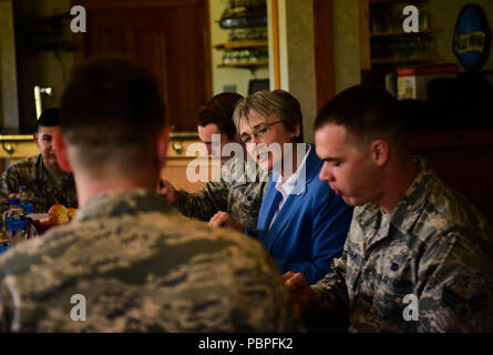 Secretary of the Air Force Heather Wilson has lunch at the Cardinal Creek Golf Course with Airmen at Scott Air Force Base, Illinois, July 20, 2018. Wilson ate lunch with members of the 375th Air Mobility Wing, 126th Air Refueling Wing, 932nd Airlift Wing, and Air Mobility Command and answered questions from the Airmen. (U.S. Air Force photo by Staff Sgt. Michael Cossaboom) Stock Photo