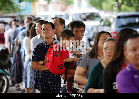 Phnom Penh, Cambodia. 29th July, 2018. Voters queue to vote at a polling station in Phnom Penh, Cambodia, on July 29, 2018. The sixth general election kicked off in Cambodia on Sunday with a total of 20 political parties taking part in the race, a National Election Committee (NEC) spokesman said. Credit: Sovannara/Xinhua/Alamy Live News Stock Photo