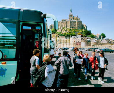 AJAXNETPHOTO. MONT ST MICHEL, FRANCE. - BENEDICTINE ABBEY BUILT ON A ROCK ISLET IN THE BAIE DU MONT SAINT-MICHEL, NORMANDY, IN THE XII AND XIII CENTURY.  PHOTO:JONATHAN EASTLAND/AJAX REF: 546617C1/27 Stock Photo