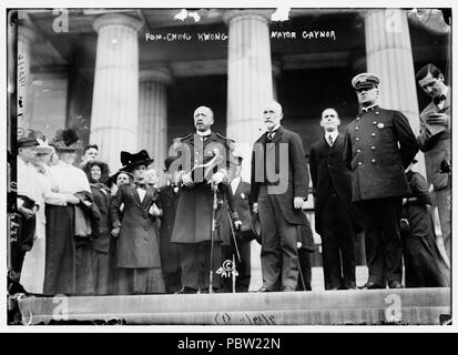 Adm. Ching Kwong (and) Mayor Gaynor Stock Photo