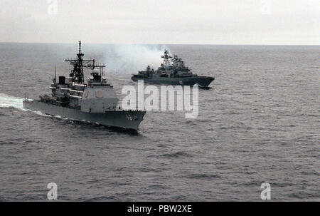 AdmiralLevchenko&Yorktown1992. A starboard view of the guided missile cruiser USS YORKTOWN (CG-48) taking part in an exercise with the Russian guided missile destroyer ADMIRAL LEVCHENKO.  The YORKTOWN and the destroyer USS O'BANNON DD-987) are visiting the Russian naval base at Severomorsk as part of an ongoing exchange between the navies of the United States and the Commonwealth of Independent States. Stock Photo