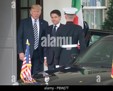 Washington, US. 30th July 2018. United States President Donald J. Trump welcomes Prime Minister Giuseppe Conte of Italy to the White House for talks in Washington, DC on Monday, July 30, 2018. Credit: Ron Sachs/CNP /MediaPunch Credit: MediaPunch Inc/Alamy Live News Stock Photo