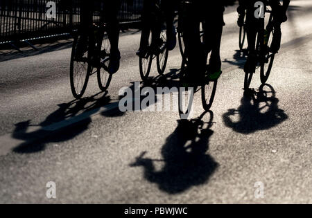 Hanover, Germany. 30th July, 2018. Cycling: Cyclists start the 'Die Nacht' (lit. the night) race during a pre-race on the approximately 850-metre circuit in front of the New Town Hall in Hanover. Credit: Peter Steffen/dpa/Alamy Live News Stock Photo