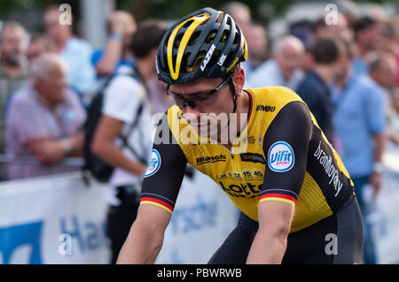 Hanover, Germany. 30th July, 2018. 30.07.2018, Lower Saxony, Hanover: Cycling: Professional cyclist Robert Wagner, Team Lotto-Jumbo, rides the approximately 850-metre circuit in front of the New Town Hall in Hanover during the 'Die Nacht' race. Credit: Peter Steffen/dpa/Alamy Live News Stock Photo