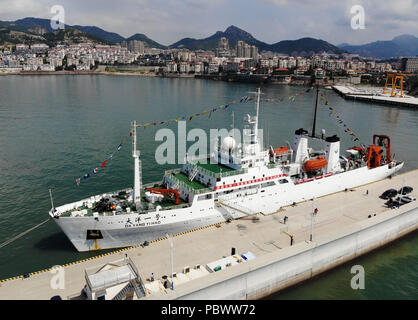 Qingdao, China's Shandong Province. 31st July, 2018. Research vessel Dayang Yihao (Ocean No. 1) departs from the base station of North China Sea Branch of the State Oceanic Administration in Qingdao, east China's Shandong Province, July 31, 2018. The Chinese research vessel Dayang Yihao (Ocean No.1) kicked off the country's 48th oceanic expedition mission on Tuesday. The vessel is expected to go on a voyage of about 6,700 sea miles in its 100-day expedition. Credit: Li Ziheng/Xinhua/Alamy Live News Stock Photo