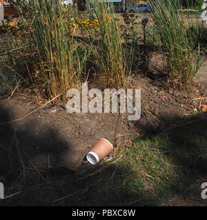 Sneaky dumping of rubbish on the street Stock Photo - Alamy