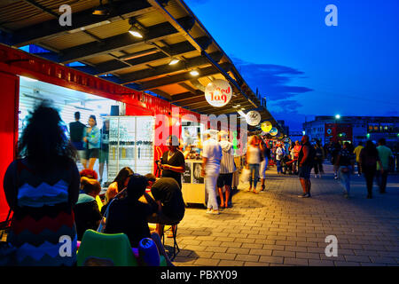 Montreal, Canada, 29 July, 2018. People walking along shops and boutiques at the Bonsecours bassin in Old Montreal. Credit:Mario Beauregard/Alamy Live Stock Photo